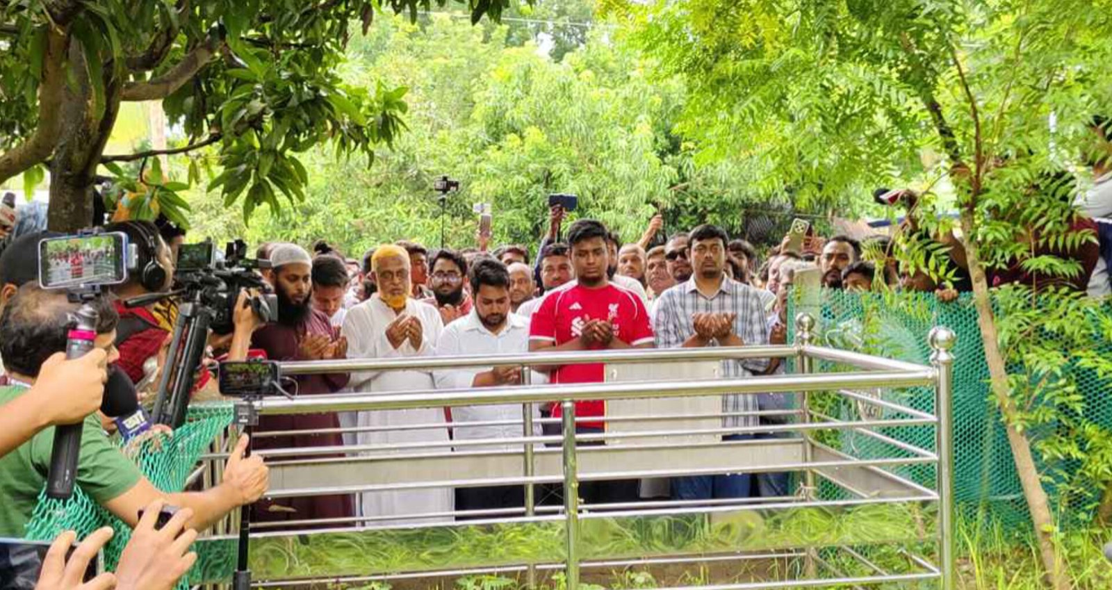‎শহীদ আবরারের কবর জিয়ারত করে কুষ্টিয়ায় জুলাই পদযাত্রা শুরু