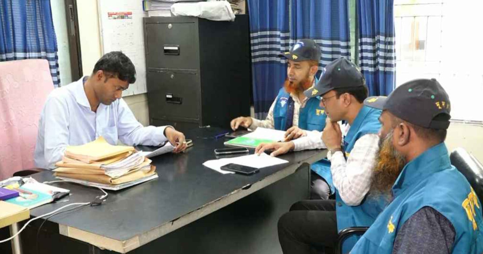 কুষ্টিয়া পানি উন্নয়ন বোর্ডে দুদকের অভিযান,‎ড্রেজারের কোটি টাকার তেল আত্মসাৎ